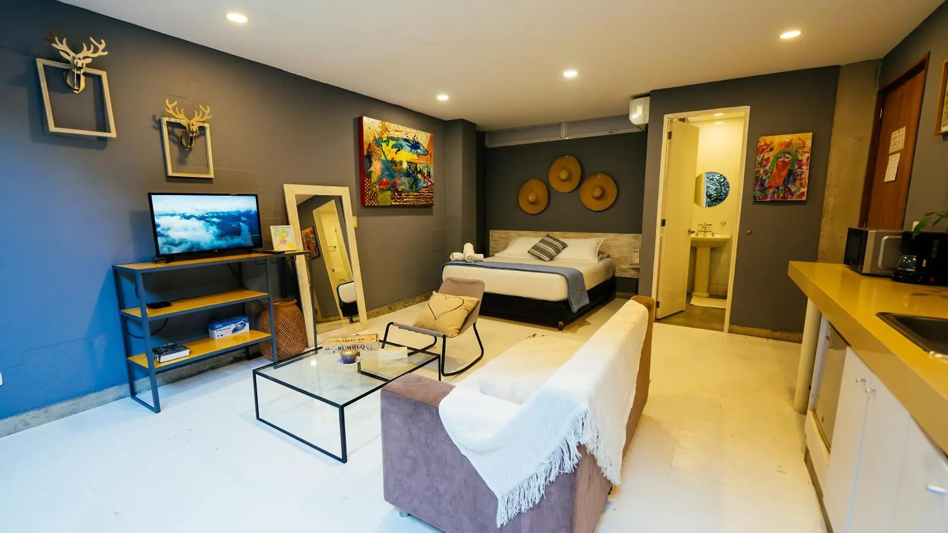 Hotel Casa Bugambilia x Ahead Santa Marta